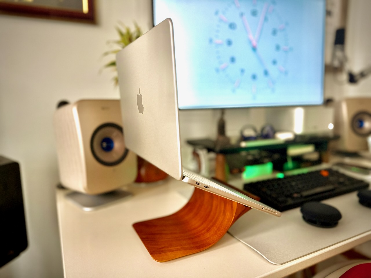 macbook neo — image 1 of 2