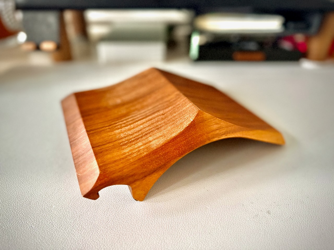 yohann macbook stand wood — image 2 of 8