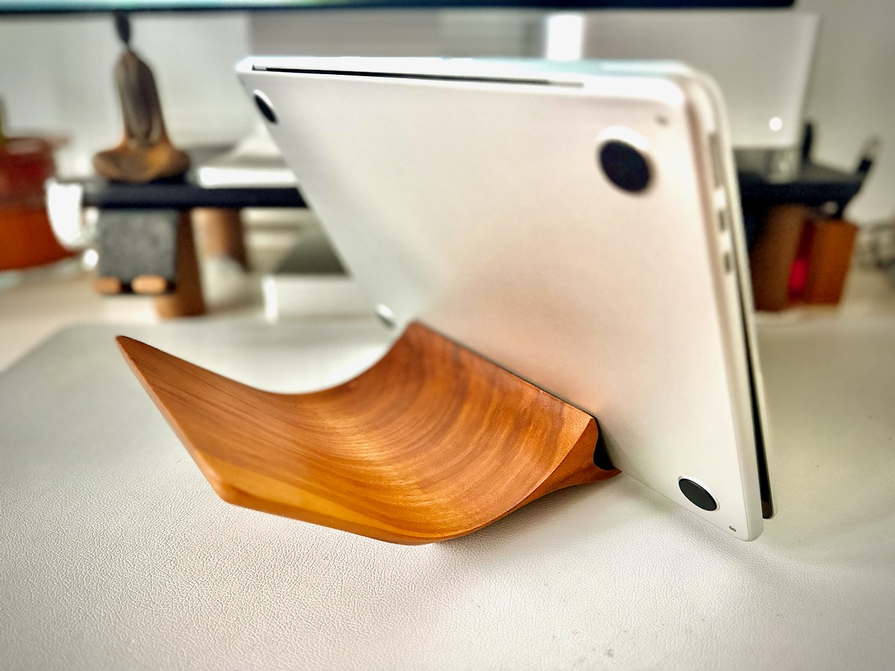 yohann macbook stand wood — image 4 of 8