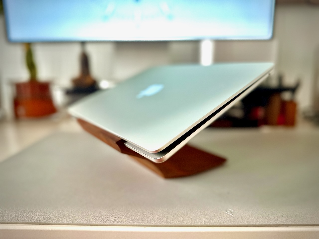 yohann macbook stand wood — image 5 of 8