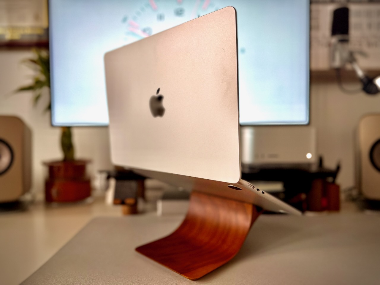 yohann macbook stand wood — image 7 of 8