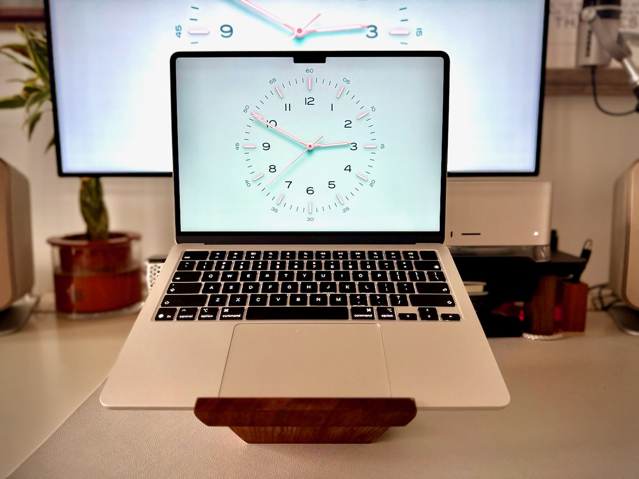 yohann macbook stand wood — image 8 of 8