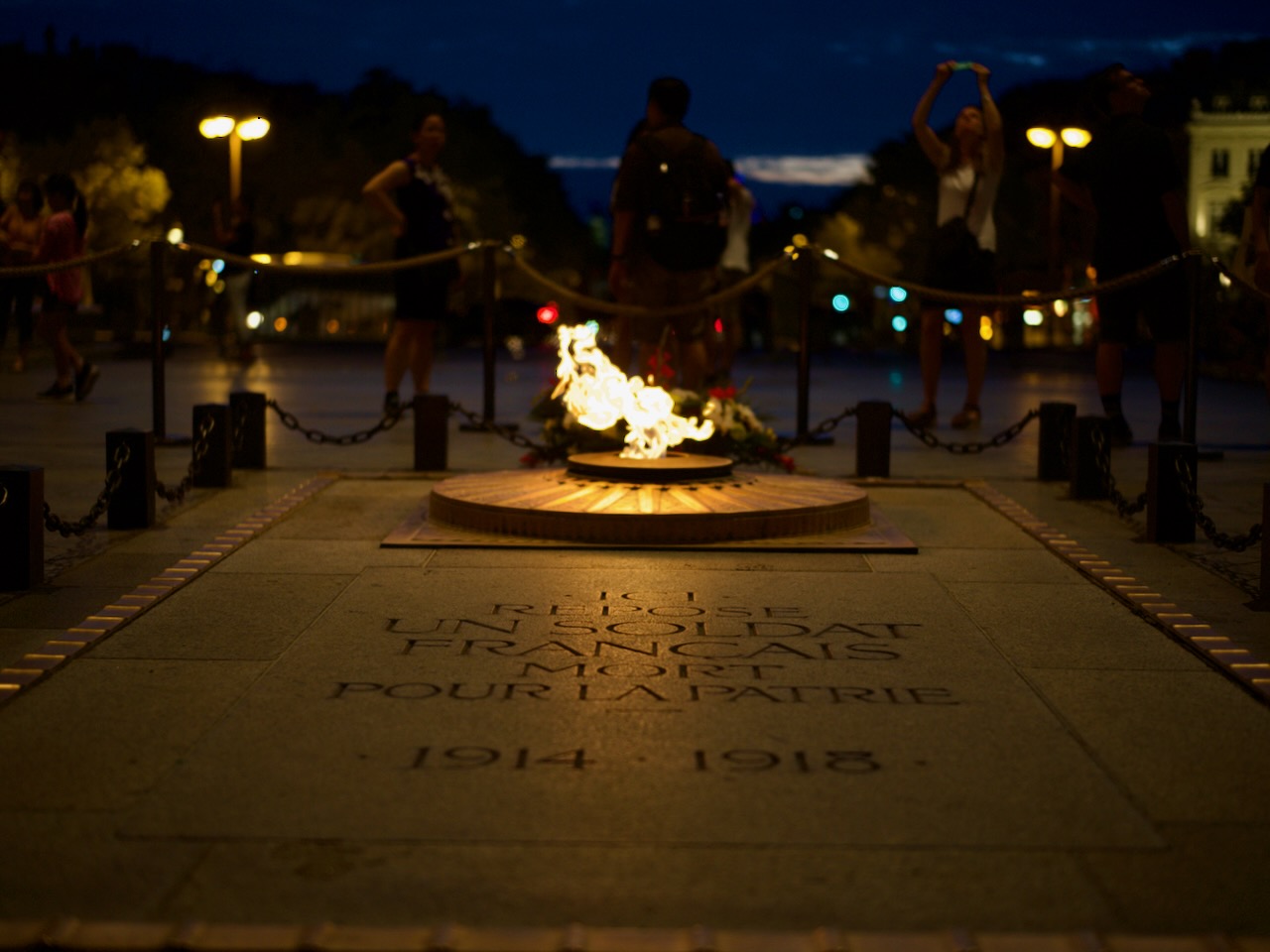 courtyard light — image 10 of 10